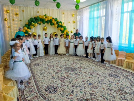Вот и пролетел этот трогательный и волнительный день! В нашем детском саду отгремел выпускной бал для наших любимых ребят. Вот и пролетел этот трогательный и волнительный день! В нашем детском саду отгремел выпускной бал для наших любимых ребят.